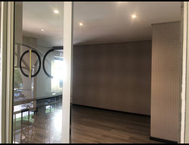 108M² OFFICE TO LET IN HYDE PARK